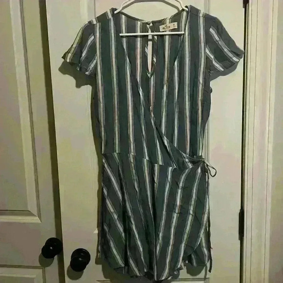 Hollister blue and white size Medium Striped Skirted Romper Wrap Style - Picture 1 of 12